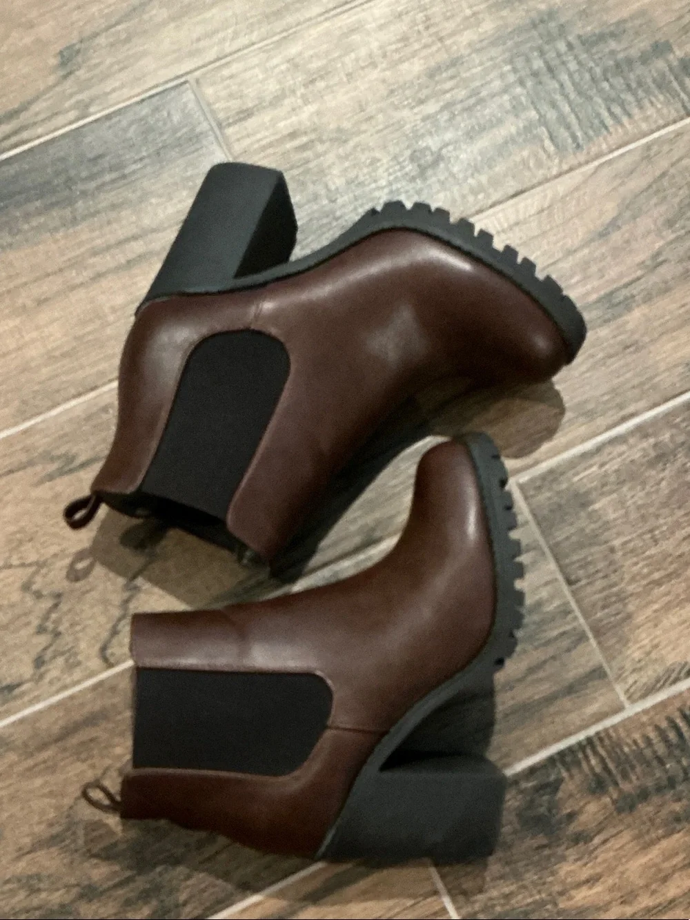 Soda Ankle Boot w/ Lug sole & chunky heel, size 8.5